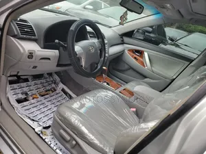 Toyota Camry XLE 4dr Sedan (2.5L 4cyl 6AM) 2010 Silver