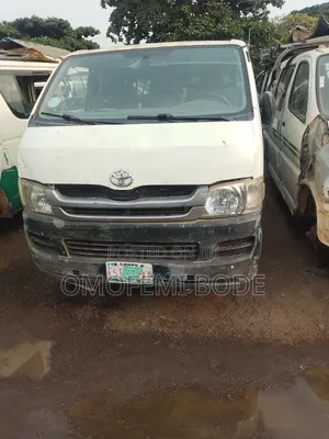 Toyota HiAce 2014 White