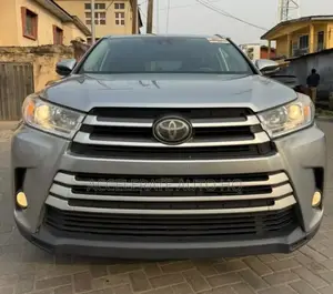 Toyota Highlander XLE 2019 Silver