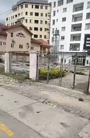 900sqm of Land on a Major Rd at Oniru for Lease