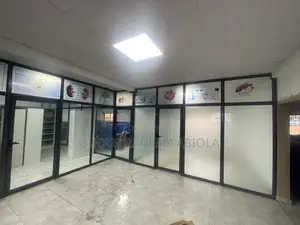 Aluminium Office Partition With 5mm Plain Glass