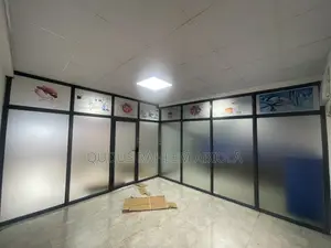 Aluminium Office Partition With 5mm Plain Glass