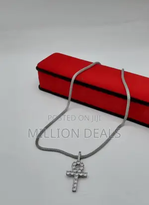 Silver Poised Stylish Men's Neckpiece With Pendant
