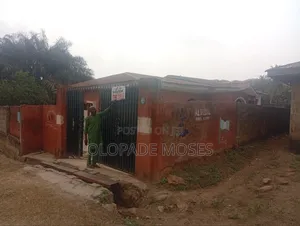 3bdrm Bungalow in Akinrimisa Quarters, Ona-Ara for sale