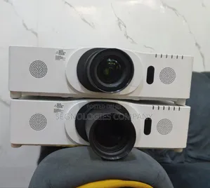 Hitachi Cp-wu8440 Wuxga Lcd Projector