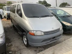 Toyota HiAce 2005 Grey
