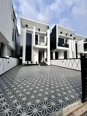 5bdrm Duplex in Chevron for sale