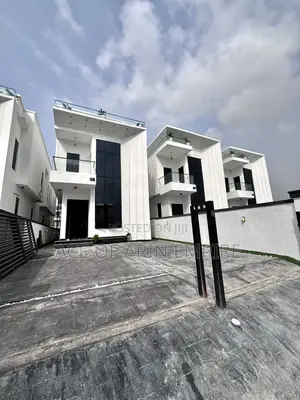 Furnished 5bdrm Duplex in Chevron for sale