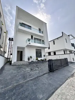 6bdrm Duplex in Chevron for sale