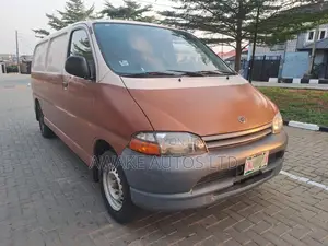Toyota HiAce 1999 Brown