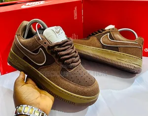 Unisex High Quality Nike Sneakers With Bold Lace