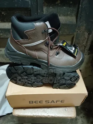 Bee Safe Safety Boot