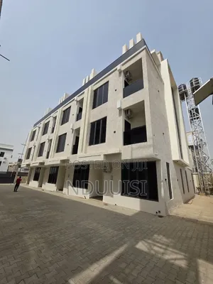 5bdrm Townhouse/Terrace in Jahi for sale