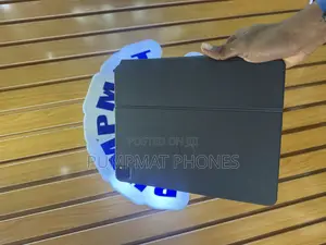 Apple iPad Pro (2022) 256 GB Gray