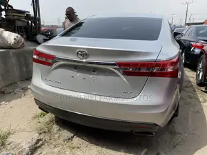Toyota Avalon XLE Sedar FWD (3.5L 6cyl 6A) 2013 Silver