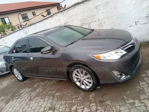 Toyota Camry XLE 4dr Sedan (2.5L 4cyl 6A) 2012 Gray