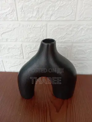 N Shaped Nordic Vase Black