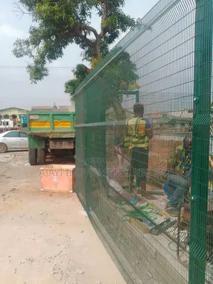Panel Mesh With Pole Permanent