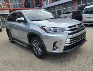 Toyota Highlander XLE 4x4 V6 (3.5L 6cyl 8A) 2017 Silver