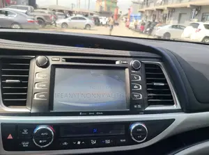 Toyota Highlander XLE 4x4 V6 (3.5L 6cyl 8A) 2017 Silver
