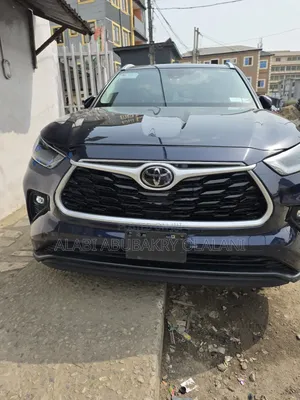 Toyota Highlander 2022 Blue