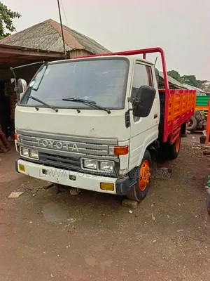 Nigeria Used Toyota Dyna 200 Six Tyers 2rz Petrol Engine