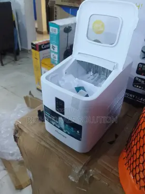 Smart Simple: The Hisense 12kg/Day Automatic Ice Cube Maker