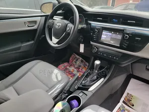 Toyota Corolla LE 4dr Sedan (1.8L 4cyl CVT) 2015 Silver