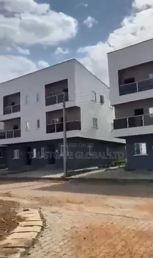 5bdrm Duplex in Paradise Estate, Durumi for sale