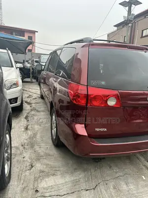 Toyota Sienna 2007 Red