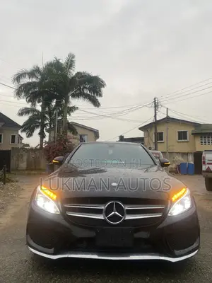 Mercedes-Benz C300 Luxury 4dr AWD 4Matic Sedan (2.0L 4cyl 7A) 2015