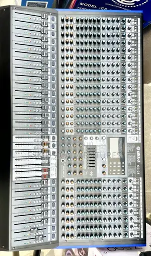 Yamaha 26 Channels Professional Audio Mixer With 8 Auxiliary 4 Group