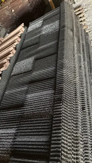 Shingle Black and White Step Tiles