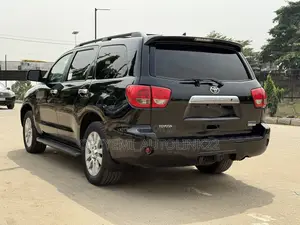 Toyota Sequoia Platinum 4dr SUV 4WD (5.7L 8cyl 6A) 2010 Black