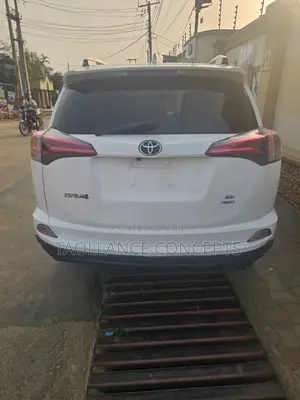Toyota RAV4 SE AWD (2.5L 4cyl 6A) 2016 White