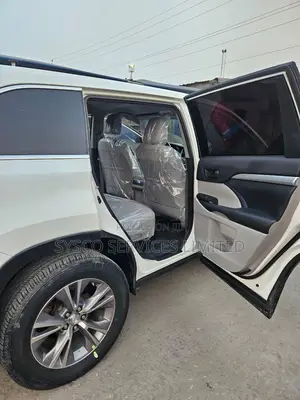 Toyota Highlander XLE 4dr SUV (3.5L 6cyl 6A) 2014 White