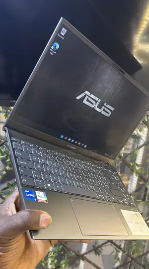 Laptop Asus ZenBook UX430UA 8GB Intel Core i5 SSD 512GB