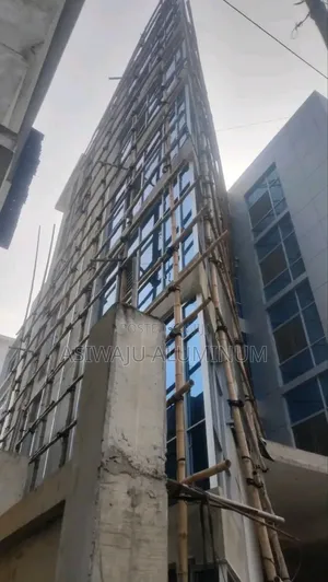 Aluminium Cuttingwall With Open Window