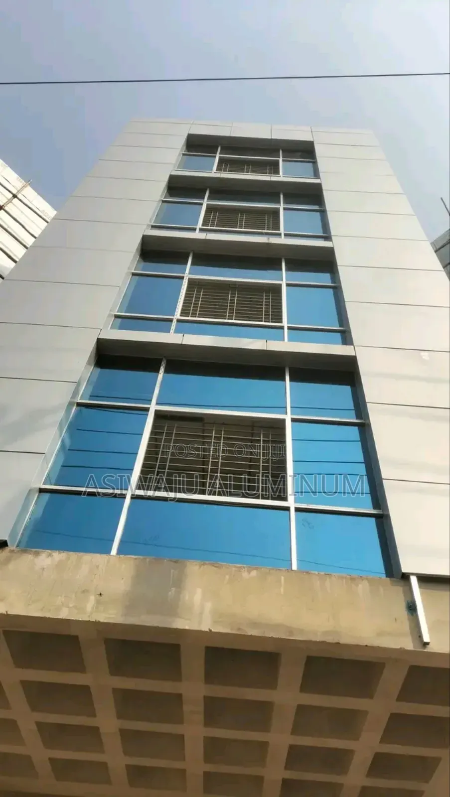 Aluminium Cuttingwall With Open Window