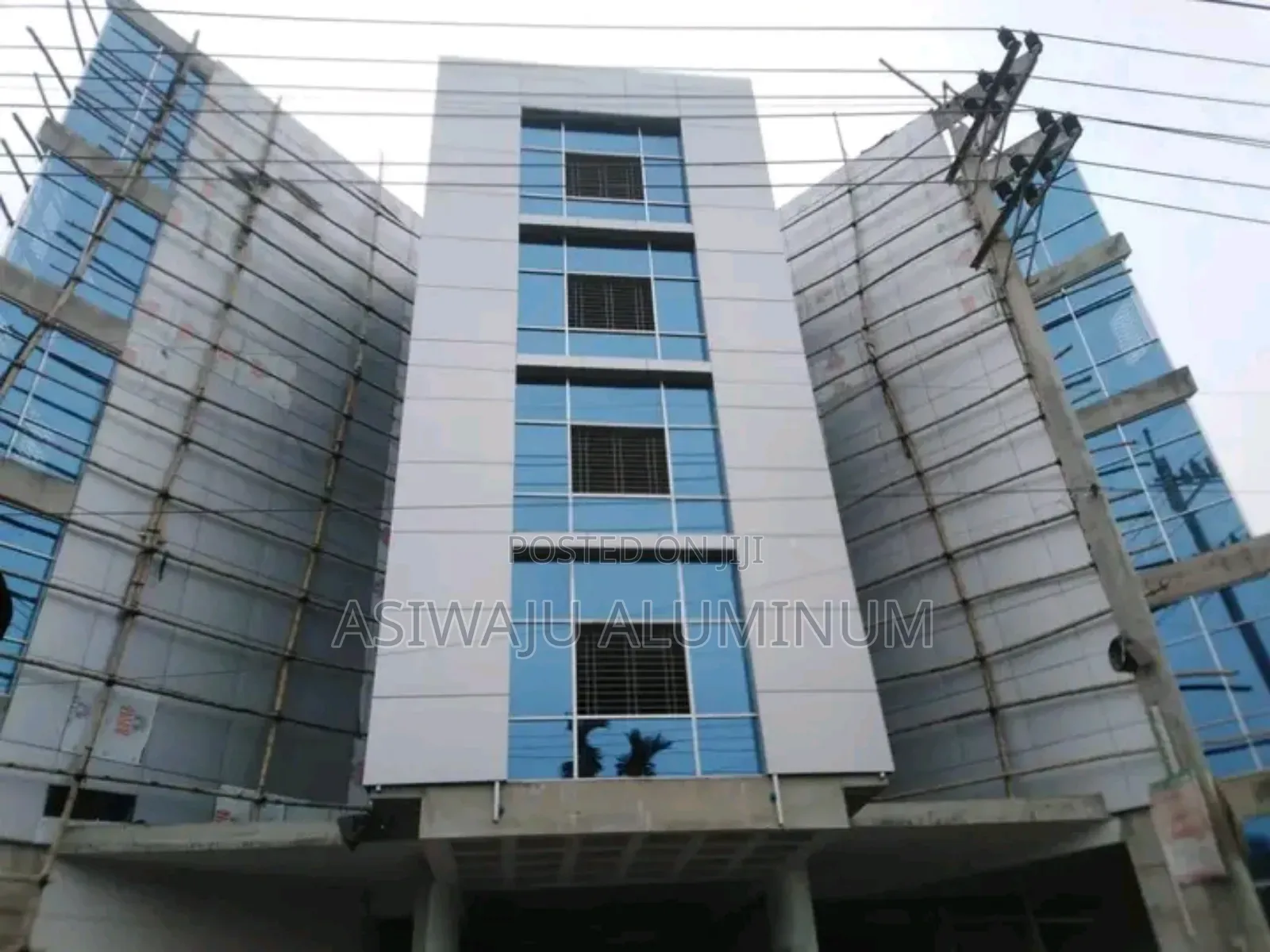Aluminium Cuttingwall With Open Window