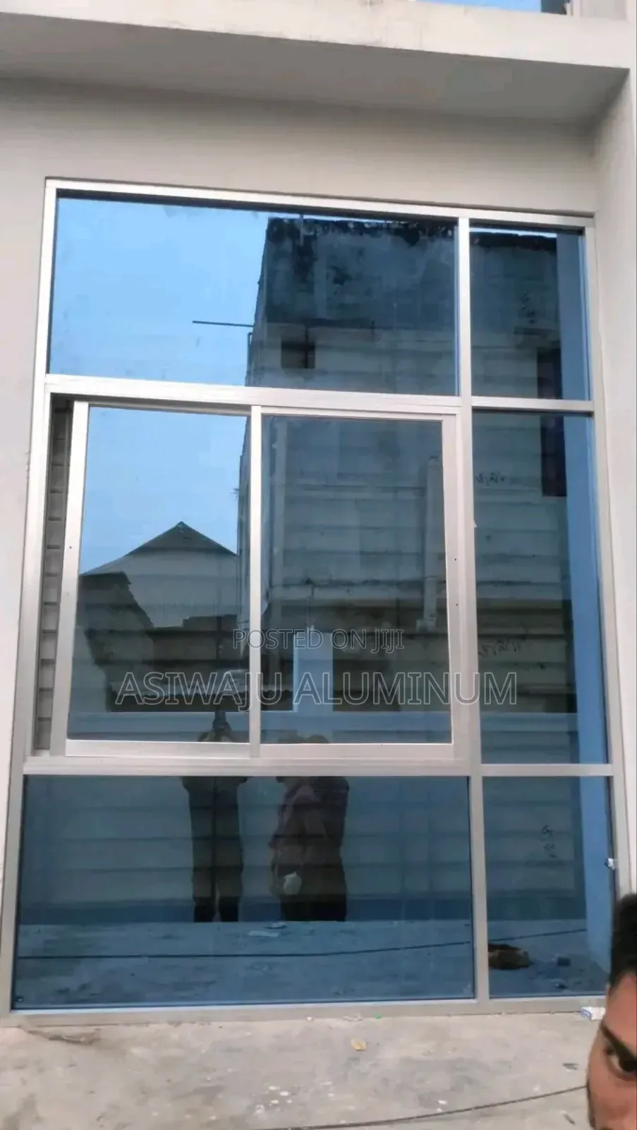 Aluminium Cuttingwall With Open Window