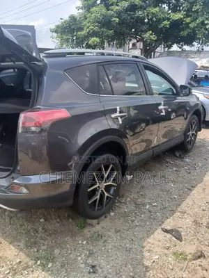 Toyota RAV4 SE 4dr SUV (2.5L 4cyl 6A) 2018 Gray