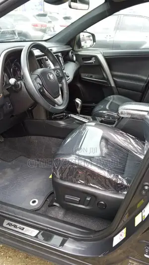 Toyota RAV4 SE 4dr SUV (2.5L 4cyl 6A) 2018 Gray