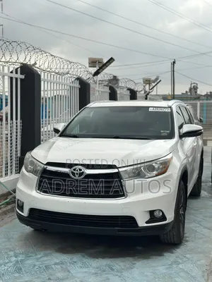 Toyota Highlander XLE V6 4x4 (3.5L 6cyl 6A) 2016 White