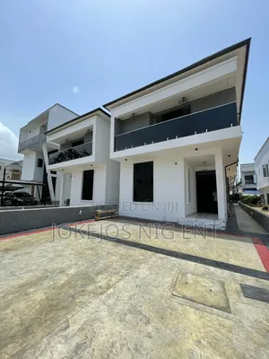 5bdrm Duplex in Orchid Road, Chevron for sale