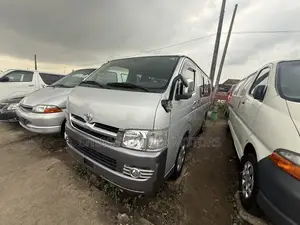 Toyota HiAce 2010 Silver