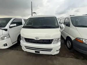 Toyota HiAce 2013 White