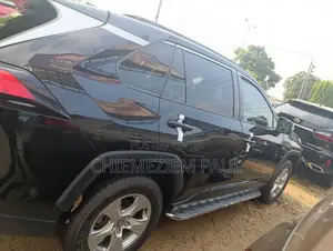 Toyota RAV4 XLE 2021 Black