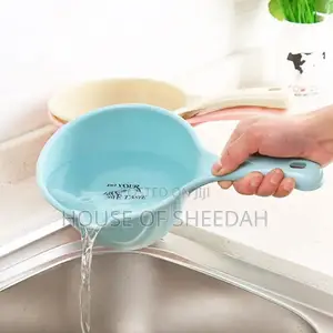 12pcs Plastic Water Scoop /Laddler