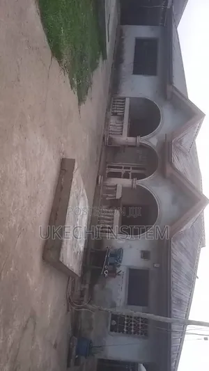 6bdrm Bungalow in Gbei Street, Obio-Akpor for sale